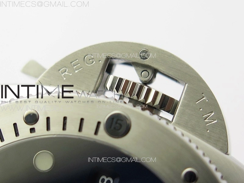 PAM1391 Luna Rossa TTF Best Edition on Black Rubber Strap P.900 Clone